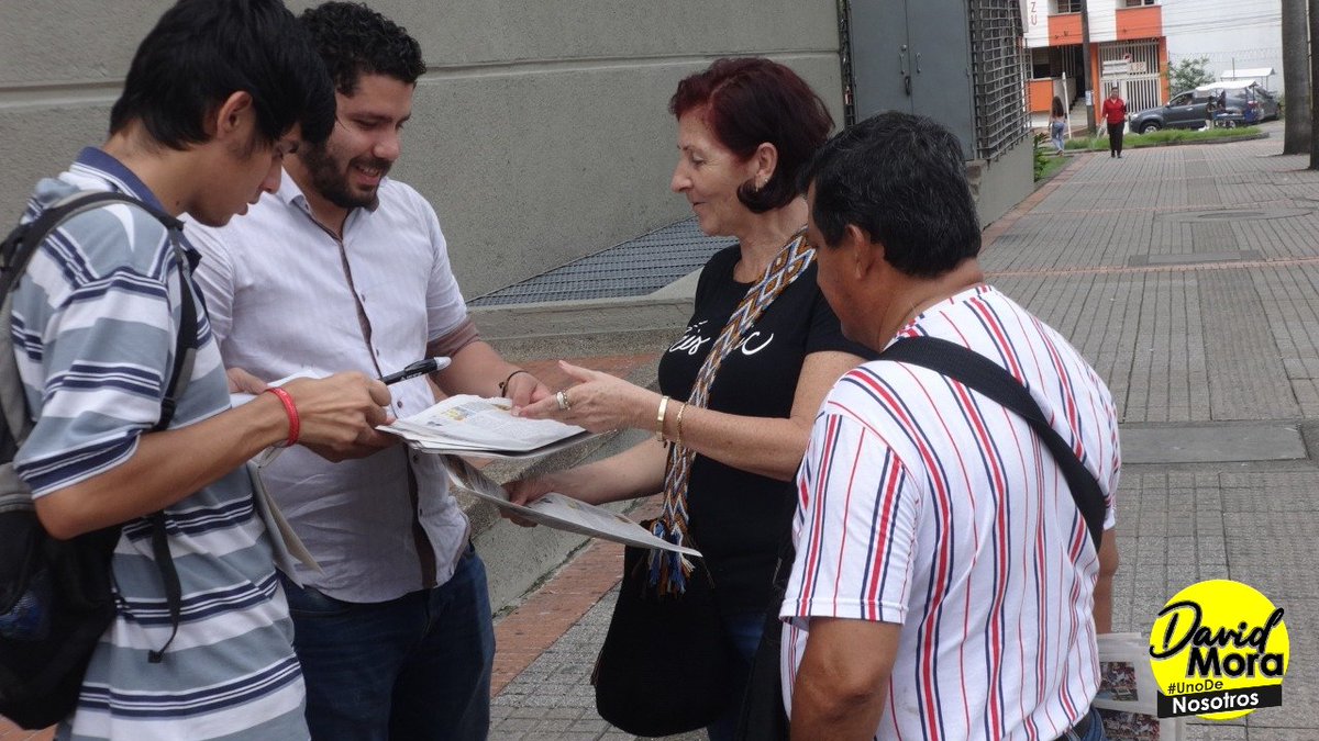 DavidMoraNar's tweet photo. #Extra ‼️

En las calles junto a los voluntarios dando a conocer nuestro periódico 🗞️ #TumbamosAlFiscal y #AlumbradoSinTumbao

Te invitamos a leerlo, únete. 🤓

#UnoDeNosotros #OtraVillavoPosible https://t.co/2SmGgds0Iz