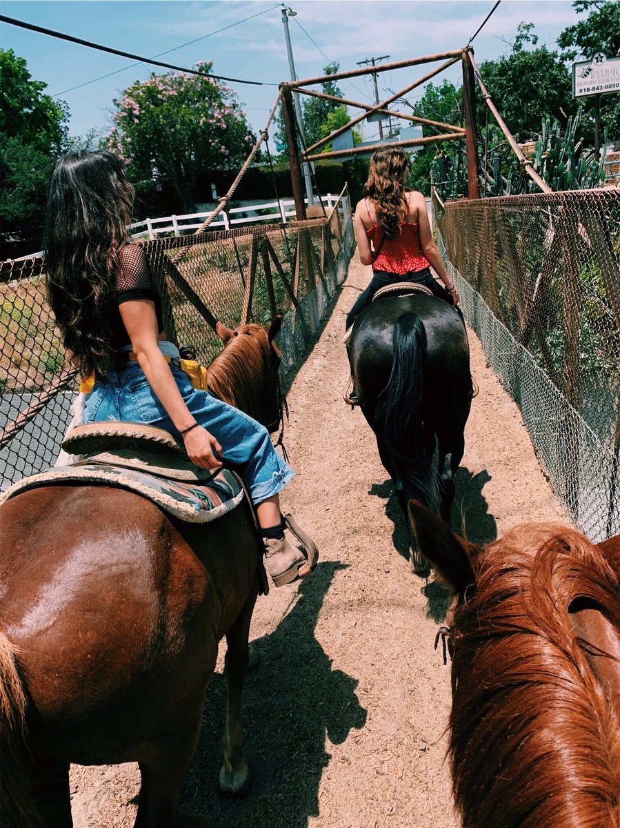 Hannah_Knighttt's tweet photo. every caption I came up with made me cringe...so here’s some pictures from my trip to California 🌞🌈 https://t.co/t3IR2LtpFJ