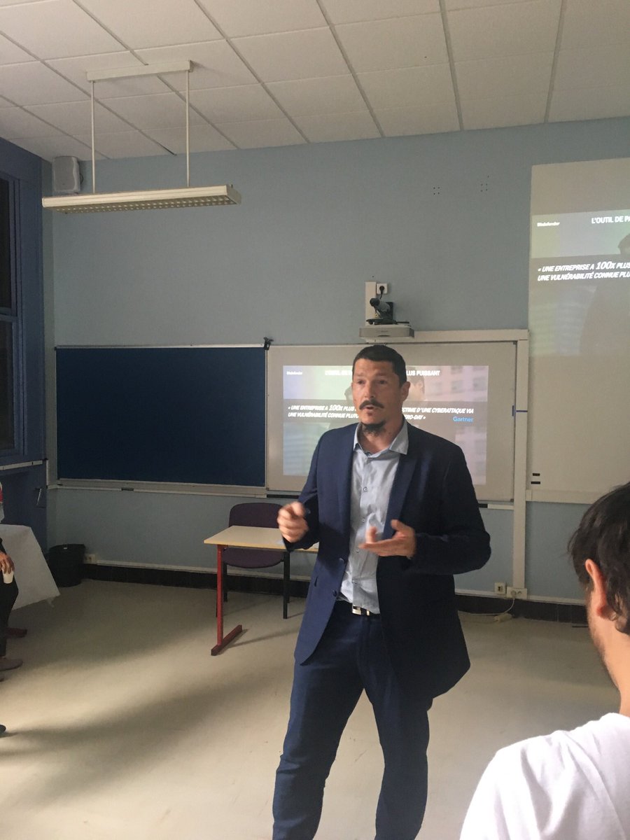 CEFCYS_Officiel's tweet image. Un grand merci à toute l’équipe de @BitdefenderPro qui ont su passionner les auditeurs et les étudiants de @UParisDescartes par leur démo et séduire les membres du @CEFCYS_Officiel par une délicate attention #lesRosesParBitdefender @BitdefenderPro Colloque #Cefcys