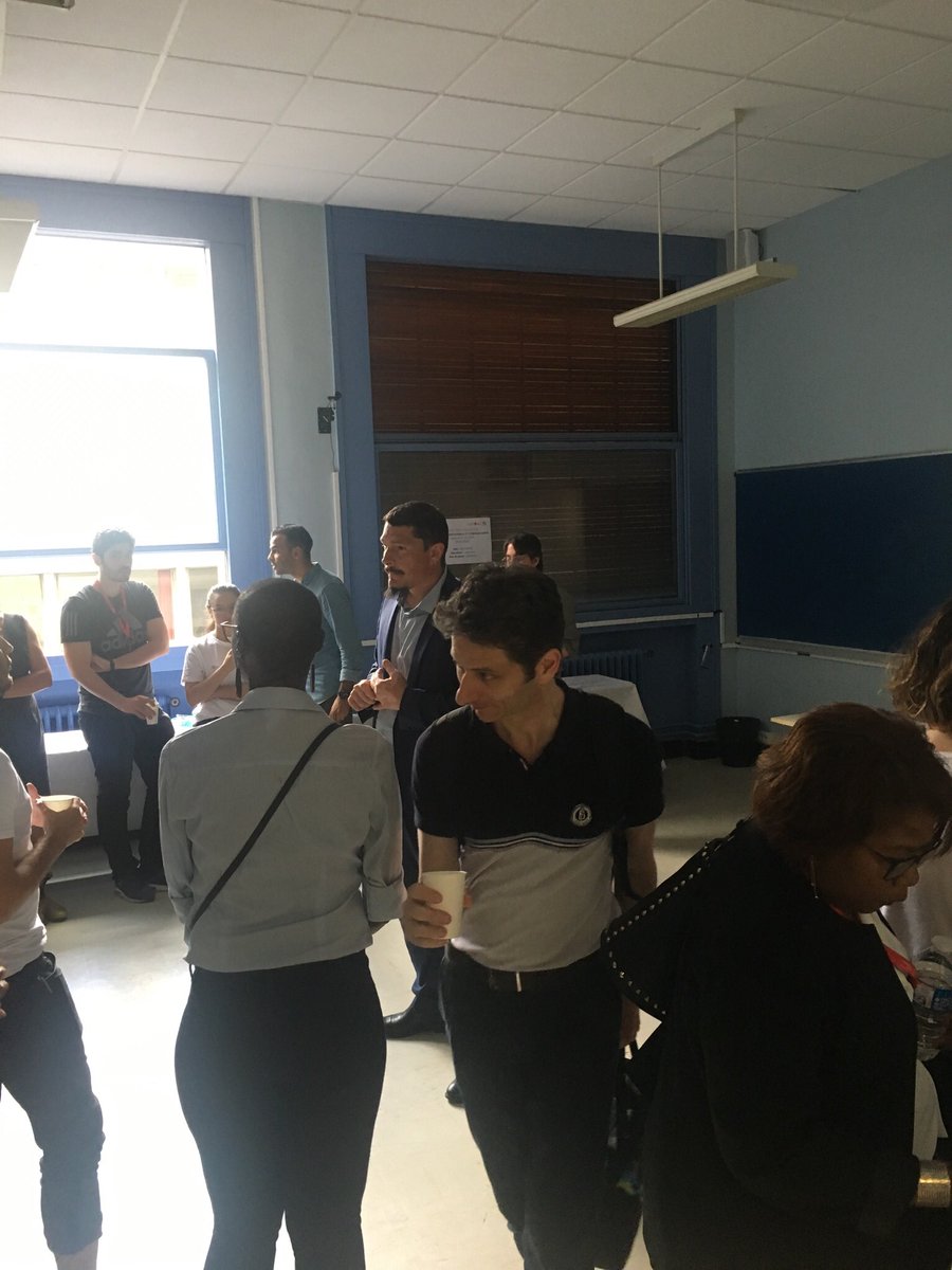 CEFCYS_Officiel's tweet image. Un grand merci à toute l’équipe de @BitdefenderPro qui ont su passionner les auditeurs et les étudiants de @UParisDescartes par leur démo et séduire les membres du @CEFCYS_Officiel par une délicate attention #lesRosesParBitdefender @BitdefenderPro Colloque #Cefcys