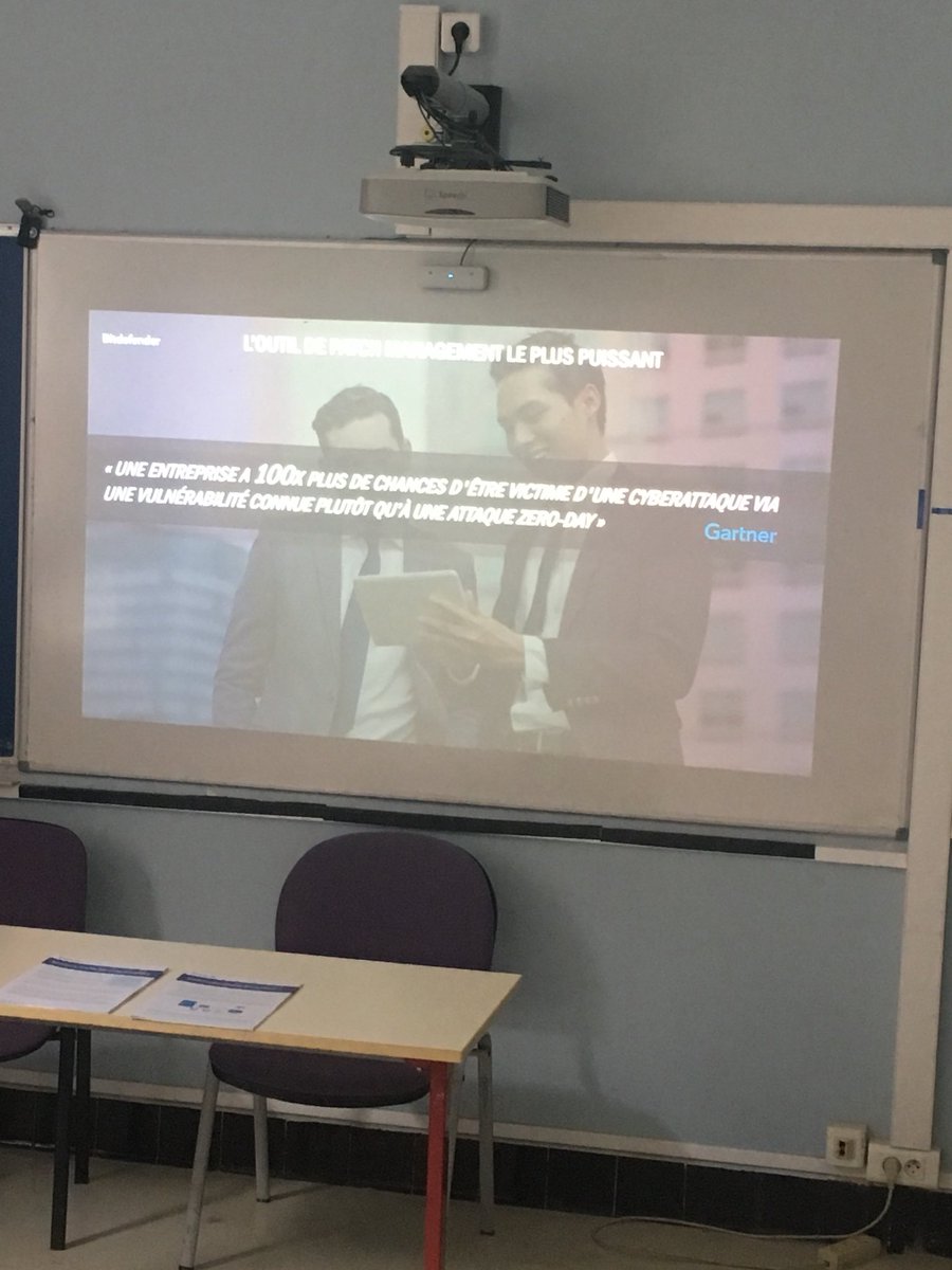CEFCYS_Officiel's tweet image. Un grand merci à toute l’équipe de @BitdefenderPro qui ont su passionner les auditeurs et les étudiants de @UParisDescartes par leur démo et séduire les membres du @CEFCYS_Officiel par une délicate attention #lesRosesParBitdefender @BitdefenderPro Colloque #Cefcys