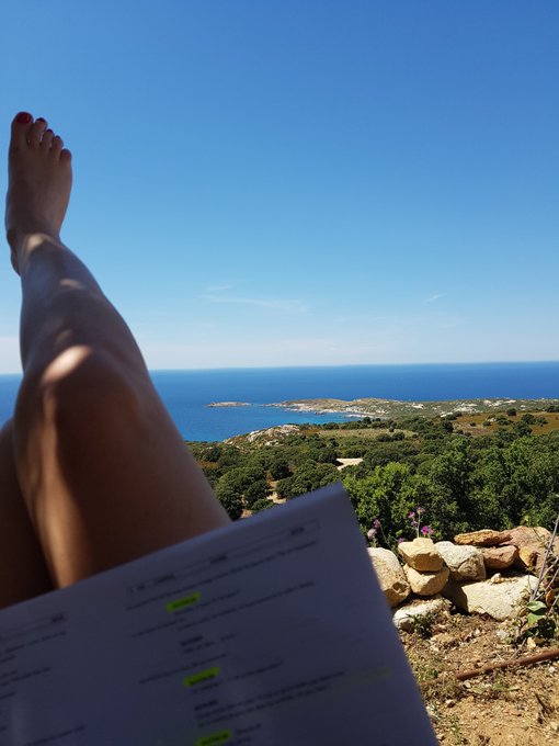 On r&eacute;vise tranquille en Corse, pour le tournage de @TonyCarreraxxx  Avec @Leidditiffany @RickyManciniX<a href="/tag/morning"class="tags"><span>#morning</span></a><a href="/tag/color"class="tags"><span>#color</span></a><a href="/tag/blackandwhitephotography"class="tags"><span>#blackandwhitephotography</span></a>