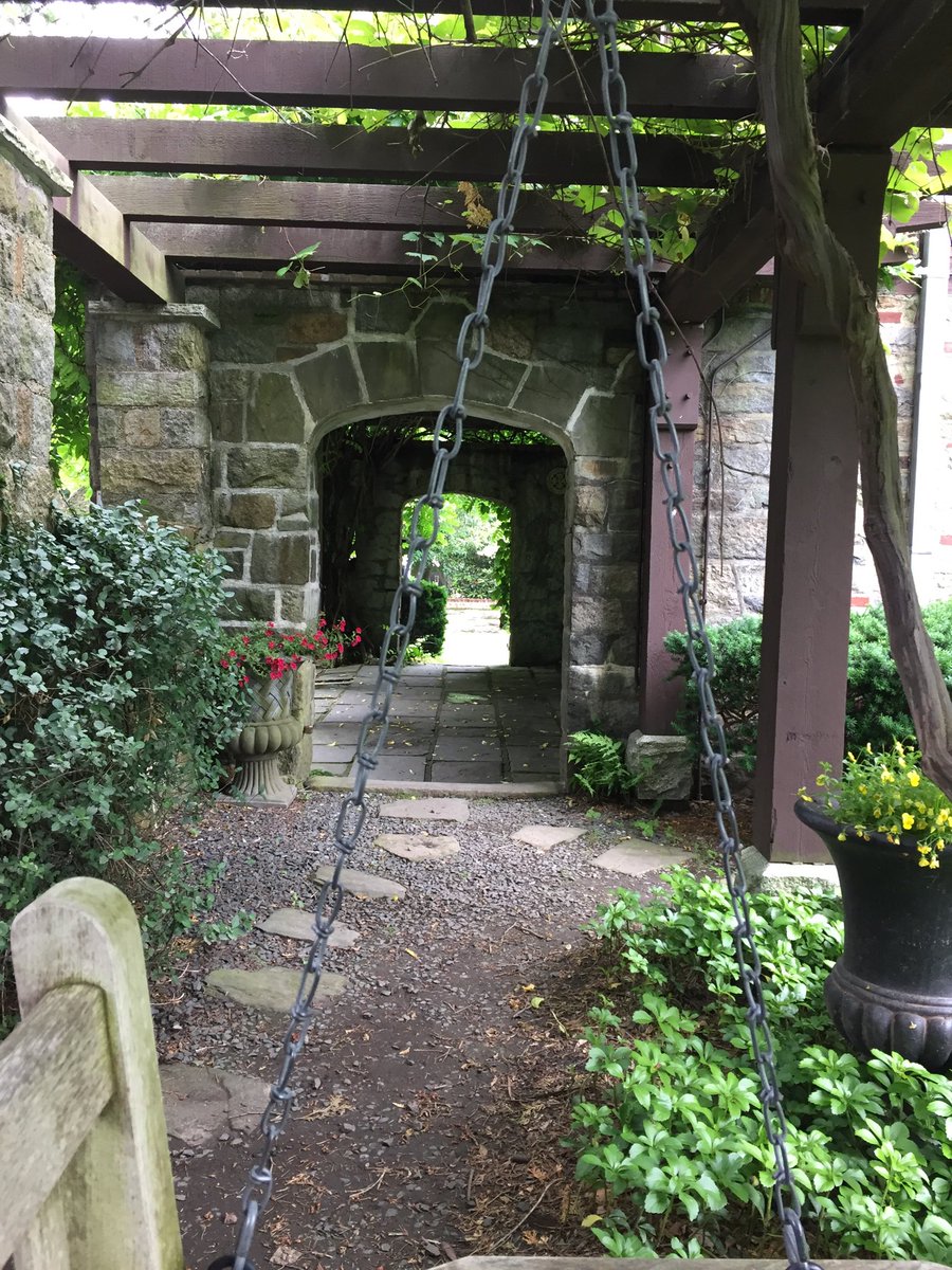 ceself155's tweet photo. Bonus lunch spot at Project-Based Learning Institute!
#PBLI2019 ⁦@cpbl_wpi⁩ ⁦@GraniteStateCol⁩ https://t.co/jJgF1WPBwd