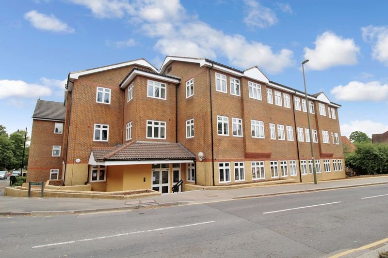 hunterandco's tweet photo. ***FOR RENT*** Park View is a stunning development of just 24 apartments. This one bedroom home is situated on the ground floor and is finished to an exceptionally high standard! Bell Street, Reigate - Monthly Rental Of £1,000 https://t.co/ltham1suPC #forrent #tolet #reigate https://t.co/QWXOXcoPcC