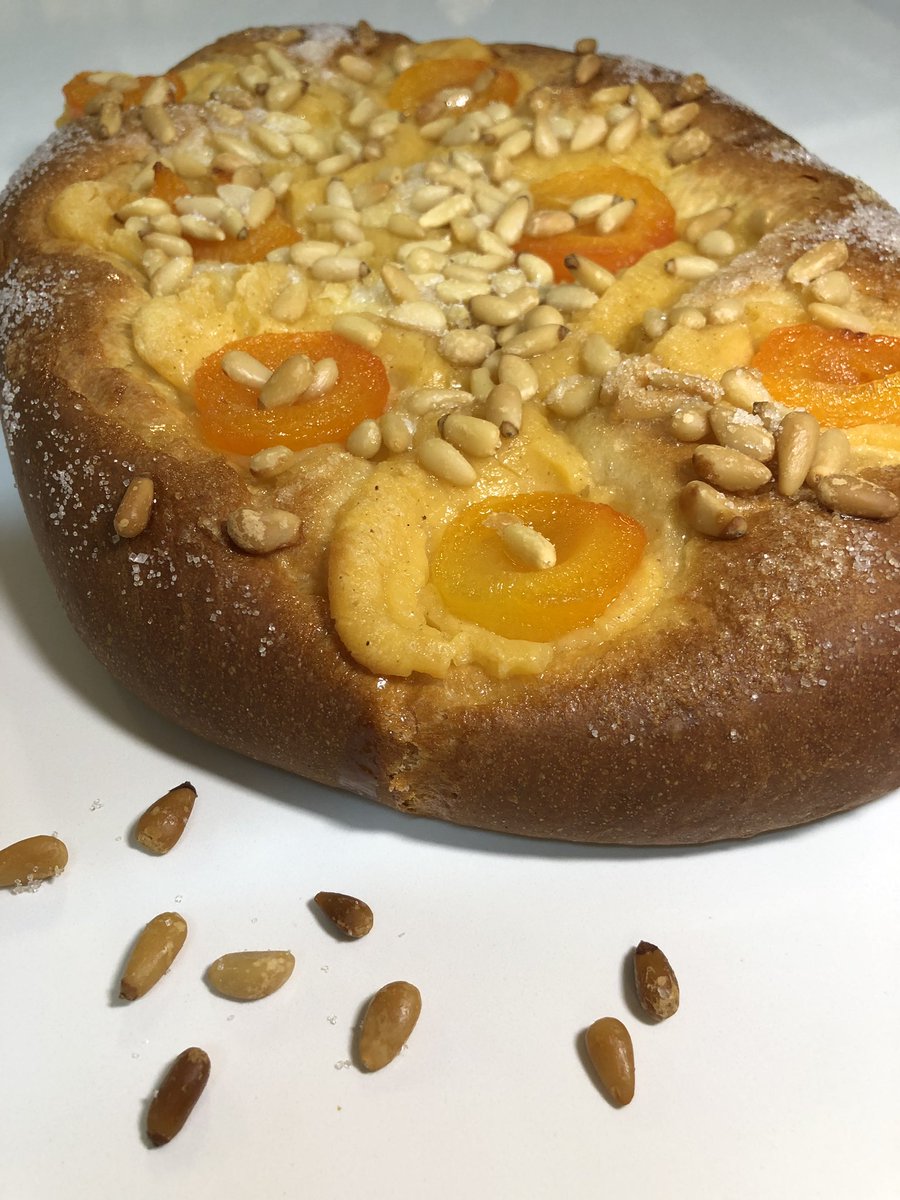 #cocas de #SanJuan #santjoan #crema #piñones #albaricoque #Gastronomia #Mallorca