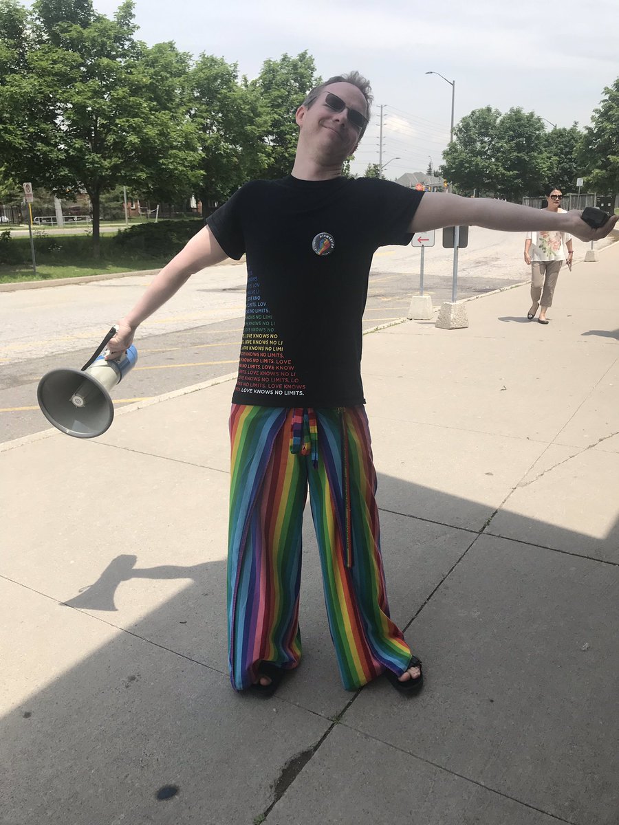 What a great day for a whole school PRIDE picnic and Pride Walk!  We include and provide a safe space for our 2SLGBTQ+ families, students and staff. #tsmspride <a href="/DeMaeyerLaw/">Lawrence DeMaeyer</a> @jaiswalPDSB @TrusteeCrocker <a href="/NokhaDakroub/">Nokha Dakroub🍁</a>