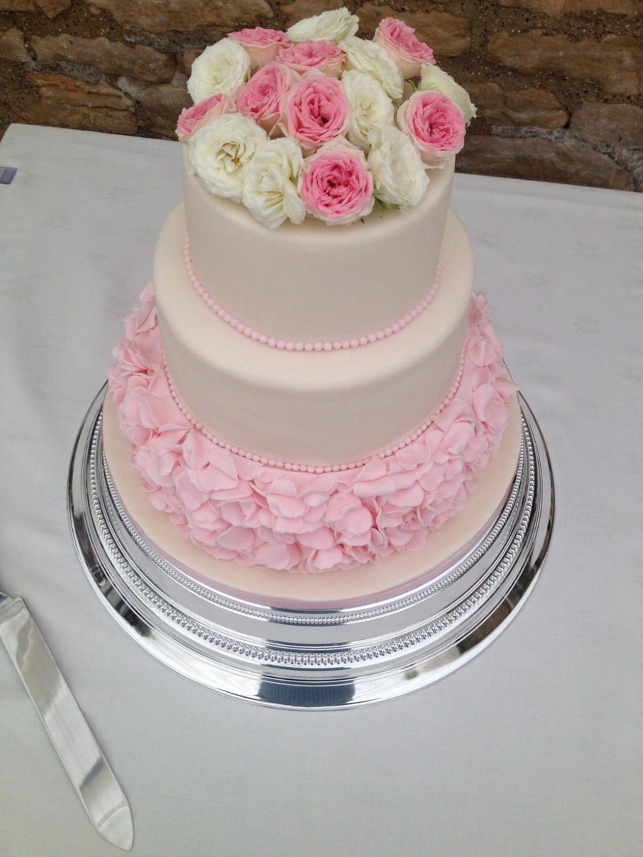 thecakeladyK's tweet photo. To the bride and groom!! 🤵👰
Wedding Wednesdays!!
#cakes #cake #weddingcake #wedding #cakedecorating #love #bride #groom #marriage #tclk1
See more at https://t.co/Il0AgS3A6s https://t.co/KHJVIVL8n4