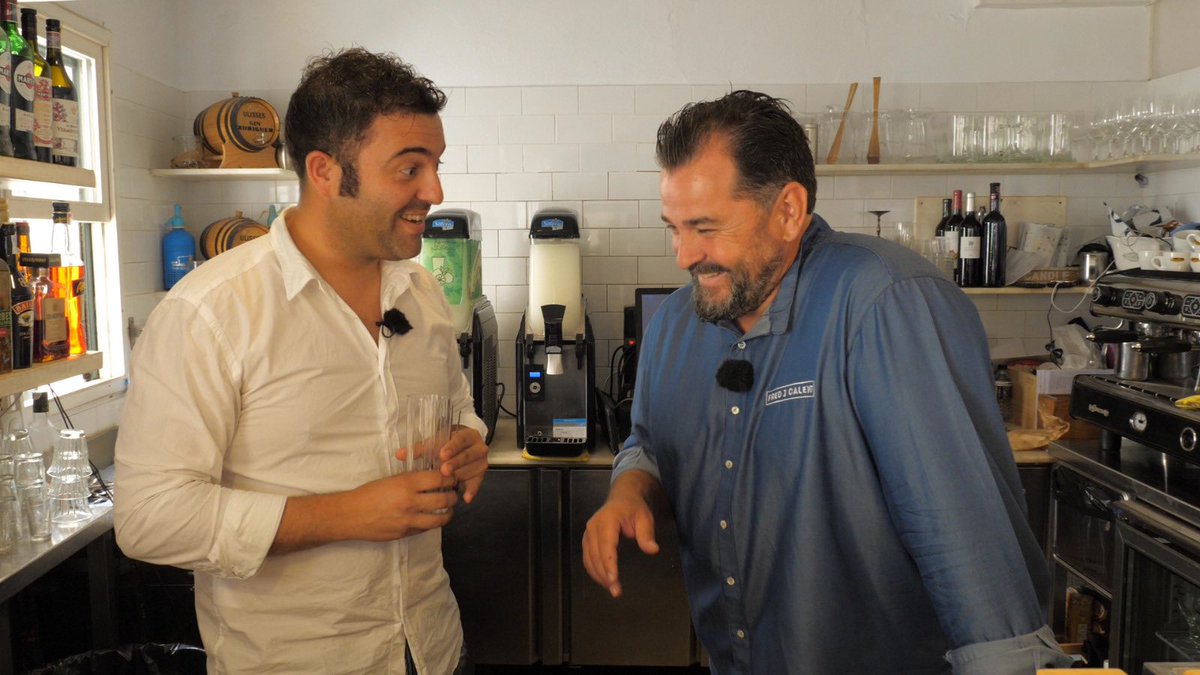 MiquelCalent's tweet photo. Cavalls, confits, ginet, macarrons, peres, herbes... de Sant Joan. Avui els de #FrediCalentIB3 ens submergim dins la gastronomia d’aquestes dates tan màgiques. I tu com celebres Sant Joan? https://t.co/wlewBYstu4