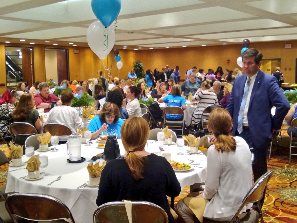 markpoloncarz's tweet photo. We care about our employees' health and well-being. That's why @ECSocServices Commissioner Marie Cannon and I kicked off today's 3rd Annual Social Services Health and Wellness Conference. We want everyone to #LiveWell in our county, starting with our team. #DSSCares
#LiveWellErie https://t.co/zZj7lQo2MG
