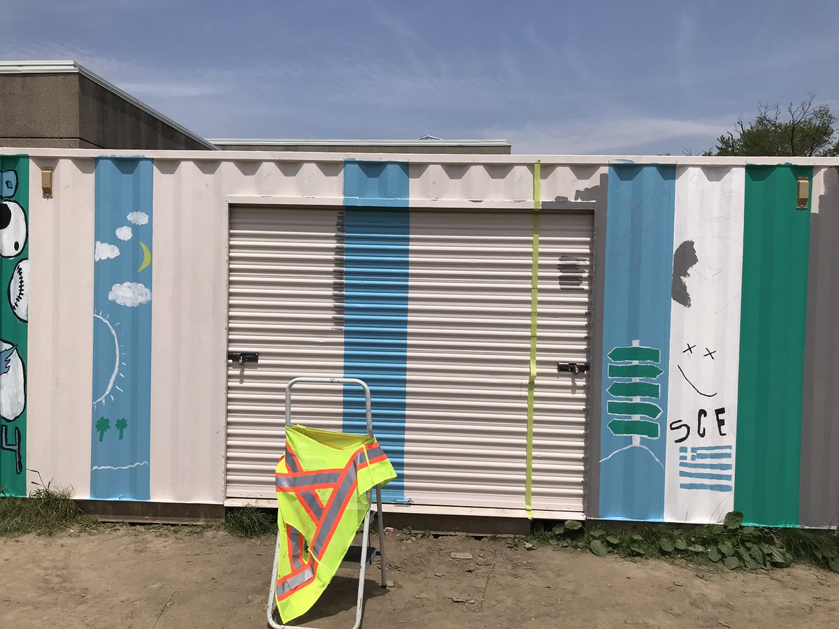 TDSB_Humewood's tweet photo. The transformation of our shed begins! Thanks to artist Elly Dowson and Mr Singbeil for helping our students leave their mark!! https://t.co/UXr2np0IEE