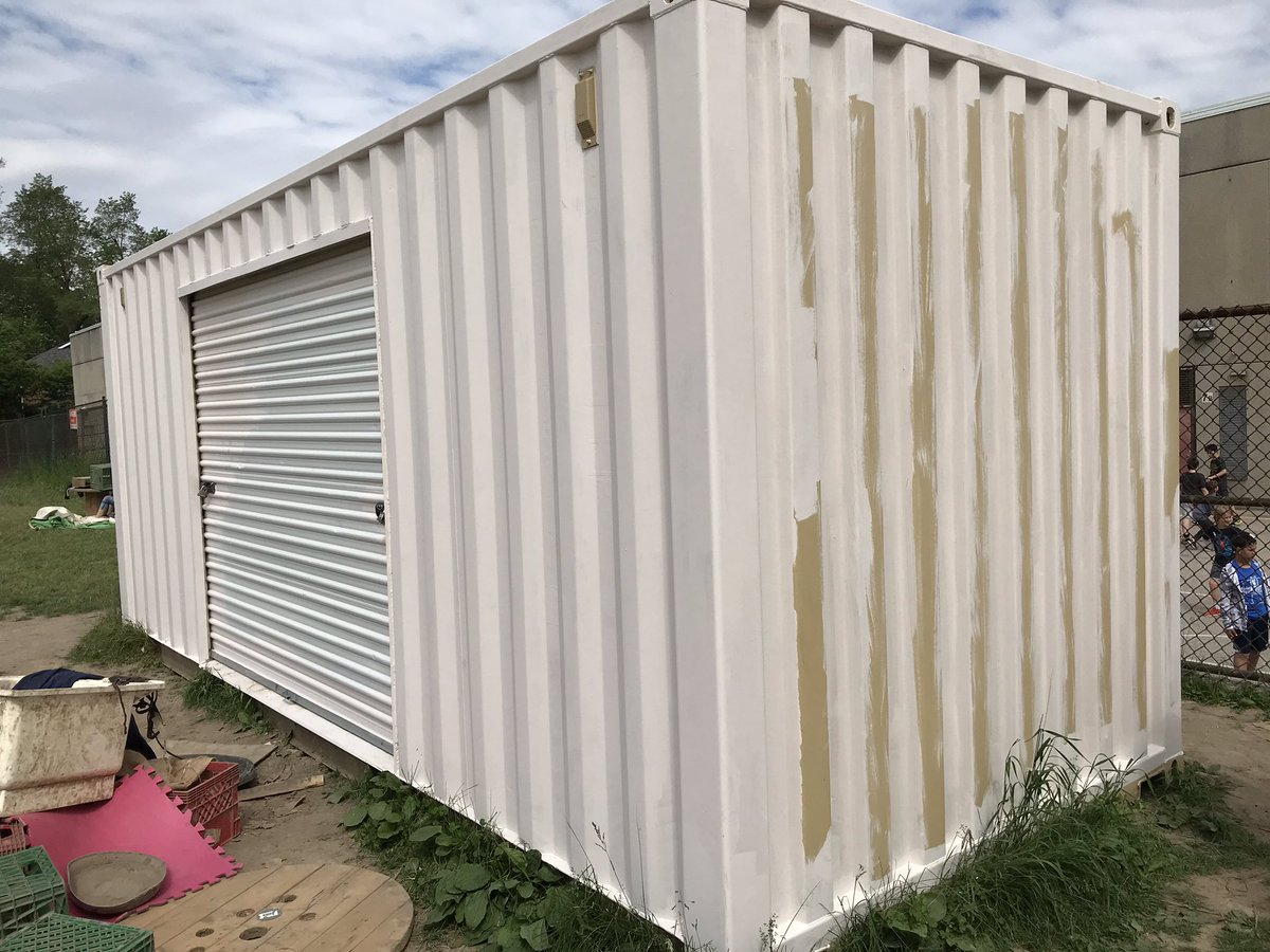 TDSB_Humewood's tweet photo. The transformation of our shed begins! Thanks to artist Elly Dowson and Mr Singbeil for helping our students leave their mark!! https://t.co/UXr2np0IEE