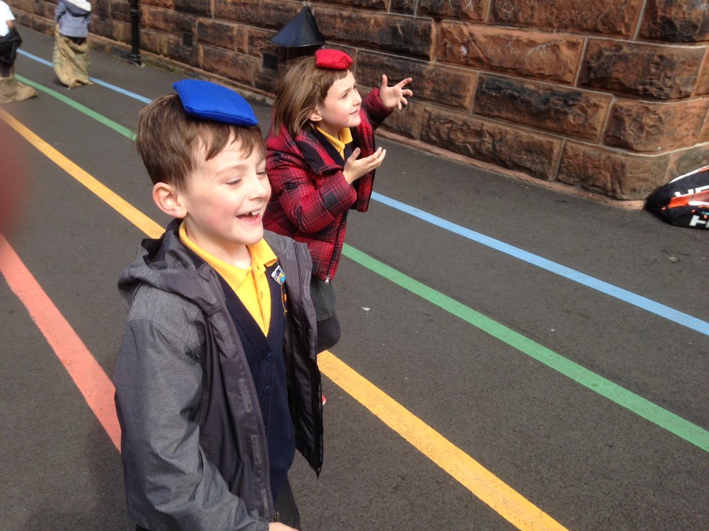 P2_1Garnetbank's tweet image. More Green day fun!Smiles everywhere 😃😃😃 #livingstreets #loadsoffun