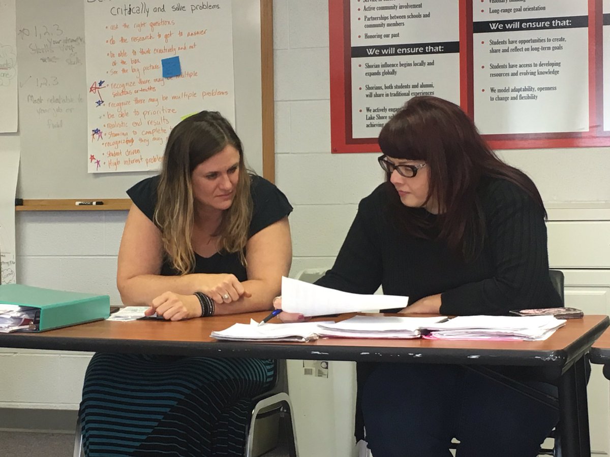 HBolensArtClass's tweet photo. Fighting hard for a fair contract for all of our members! #LSFT #ATeachersImpact #AFTMichigan https://t.co/ctjgBR6tUS