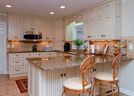 TatesDesign's tweet image. Kitchen looks to die for! We are in love with this kitchen set up. It's open and has plenty of room to cook and host! The simple layout but complex additions makes it kitchen the perfect center of a house! We love it!! #dreamkitchen #lovethislook #simpleyetcomplex #accents