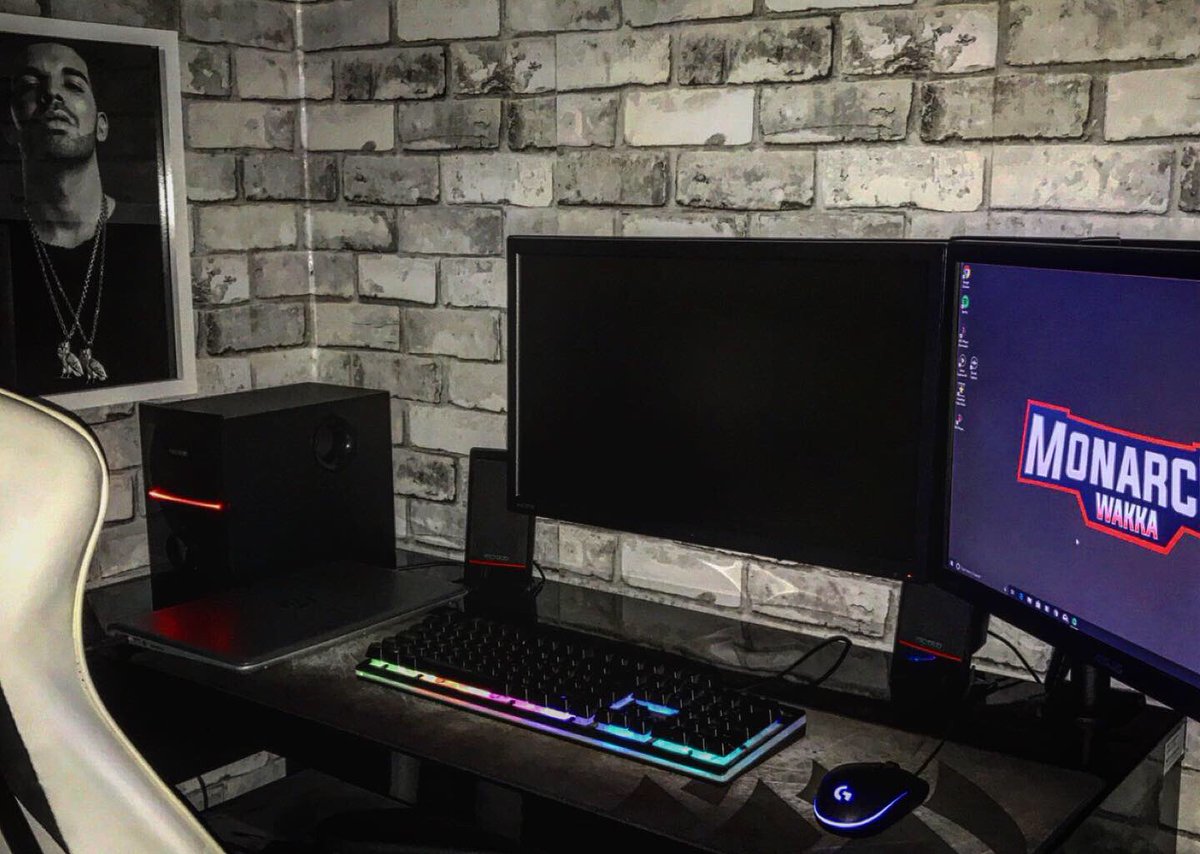 MonarchWakka's tweet photo. Rate My Setup 1-10 👀 https://t.co/yT6UFt6aYk