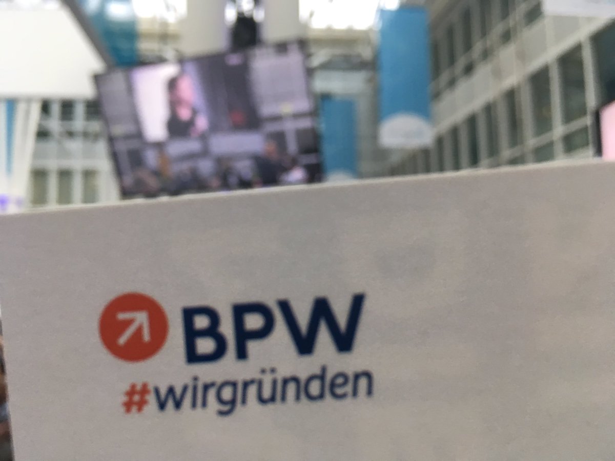 PR_ibb's tweet photo. Das Haus ist voll und die Gastgeberin Angeliki #Krisilion ist vom #Gründergeist begeistert #wirgründen https://t.co/EWHGJjhsEB