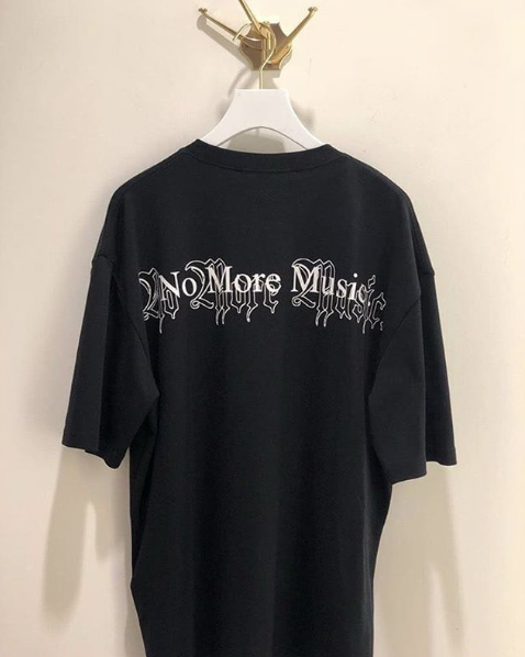 Rihanna News Rihanna About The No More Music T Shirt Please Let My Fans Know That I M Trolling Them You Have To Get It Because It S A Souvenir That S The Closest
