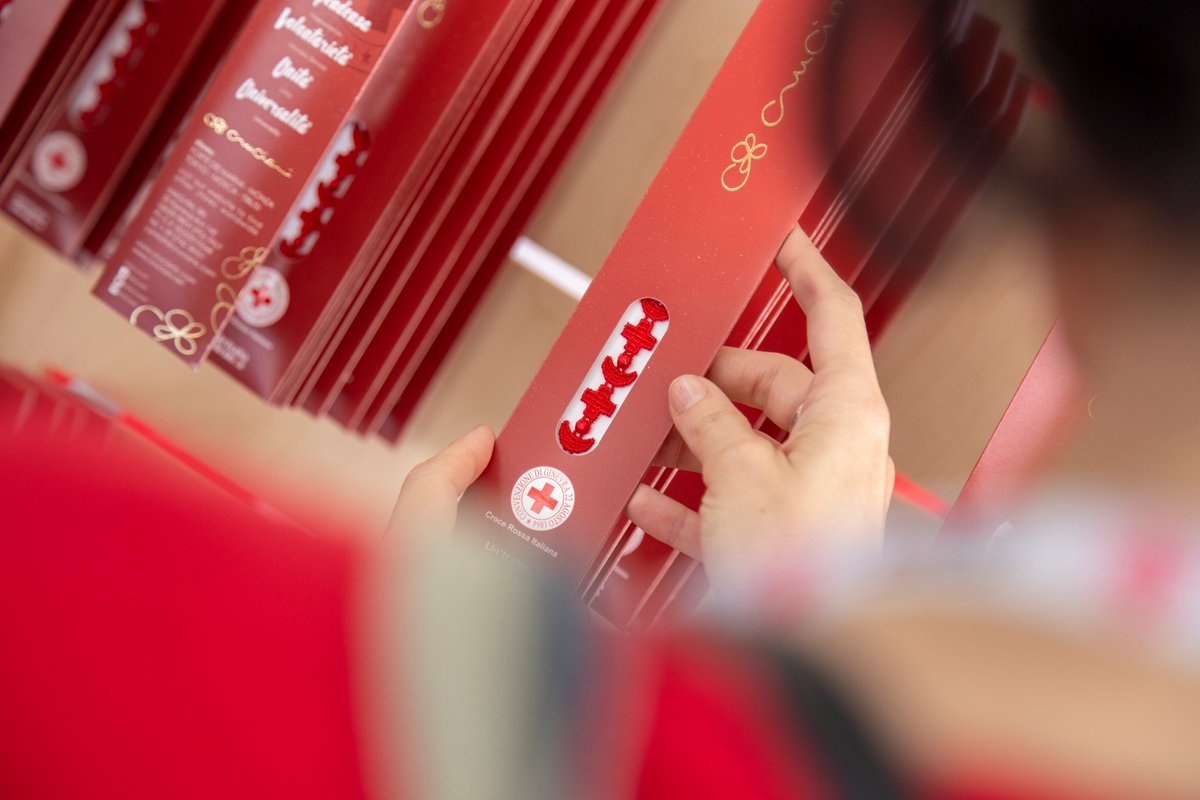 crocerossa's tweet photo. E’ bello e solidale il nuovo braccialetto che Cruciani C ha creato per #Crocerossa, ispirato ai 100 anni della @ifrc . Scopri di più su questa iniziativa benefica ➡️https://t.co/OtmbwLrVrw https://t.co/VrHL622yQ3