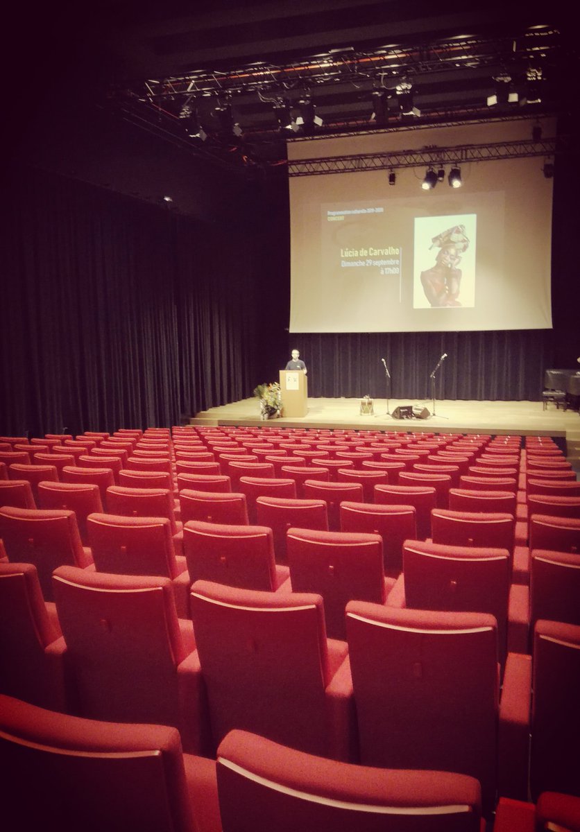 LuciaDCarvalho's tweet photo. Encore une affaire rondement menée ce dimanche au Musée Wurth d'Erstein!!! Prochain showcase, ce samedi 22 juin à dans l'Auditorium de la Médiathèque de Longwy (57) après la projection du Film Kuzola à 14h30 !! À samedi,les Zamiiiiiis !! 😘💕
#kuzolatour #summertime #kuzolalefilm https://t.co/d8T8TKudWI