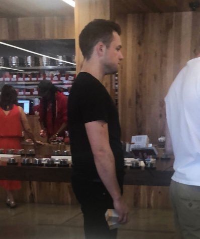 DailyTaronNews's tweet image. 📸 Taron out and about in West Hollywood (June 18th, 2019)