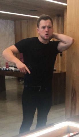 DailyTaronNews's tweet image. 📸 Taron out and about in West Hollywood (June 18th, 2019)