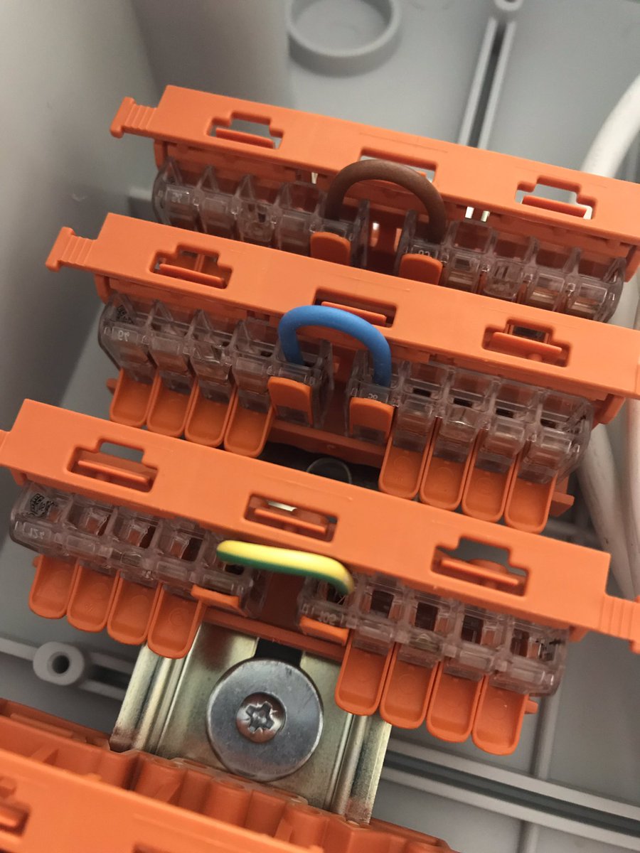 Rteq_automation's tweet image. Clever move on pre-assembling and pre-programming the @Lutron_EU #ra2select #dimmers. We managed to do the installation for 10 light circuit (5 centralised and 5 local to the lighting point) in less the 2 hours without internet connection!