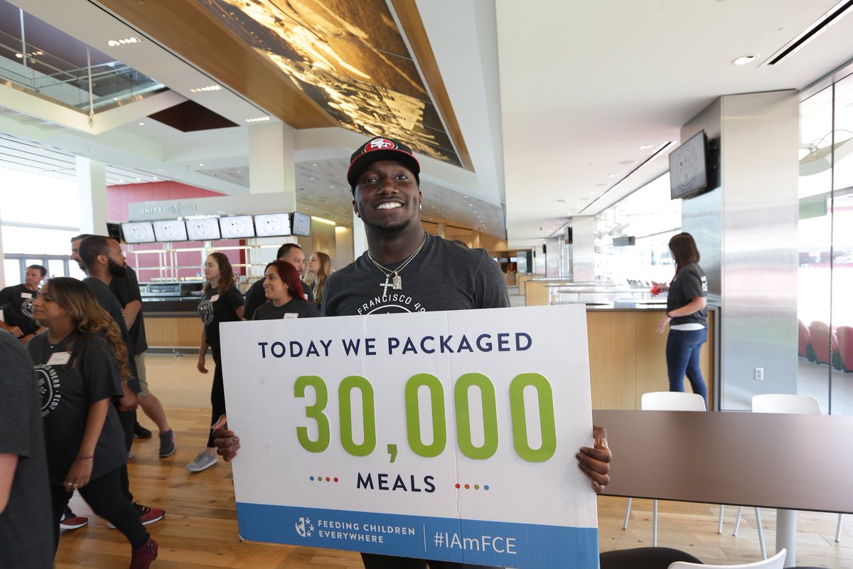 The @49ers rookie class helped pack 30,000 nutritious meals for deserving families in partnership with Feeding Children Everywhere. @IAmFCE #49ersHuddleFor100 #NFLHuddleFor100