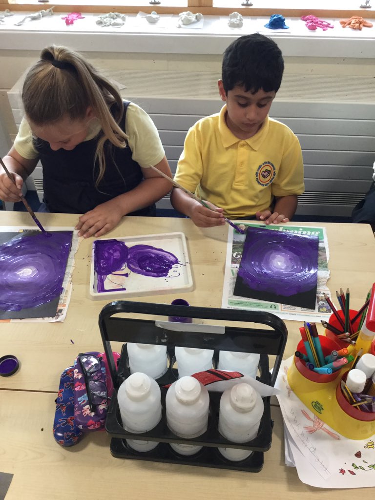 Year4CT's tweet photo. Mixing white with a colour to make tints of cool colours. #dreamgiver #art #creative #Y2C https://t.co/szMDrsg0B2
