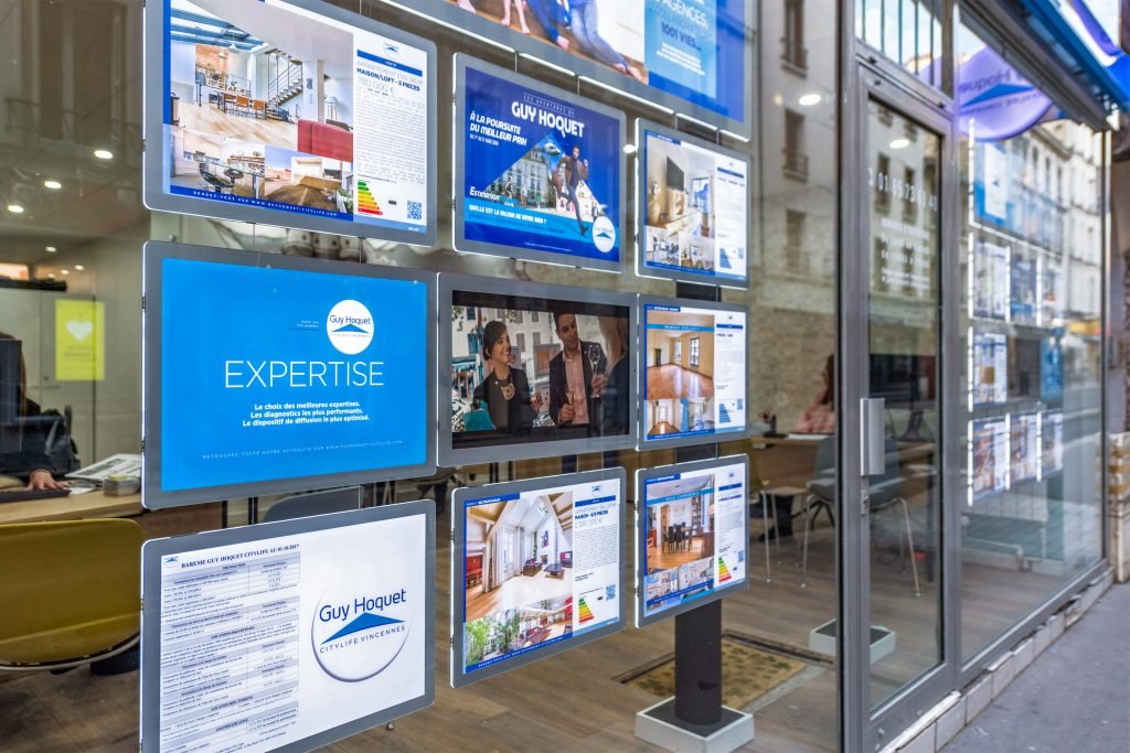 VitrineMediaMX's tweet image. Aprovecha el tráfico peatonal y/o vehicular y obten las siguientes ventajas con nuestros productos. 4 veces + personas ven tu publicidad, 30% + de tráfico en tu negocio, tu publicidad sigue trabajando por ti las 24 horas. #displayLed #publicidad #vendemas #negocios #mexico