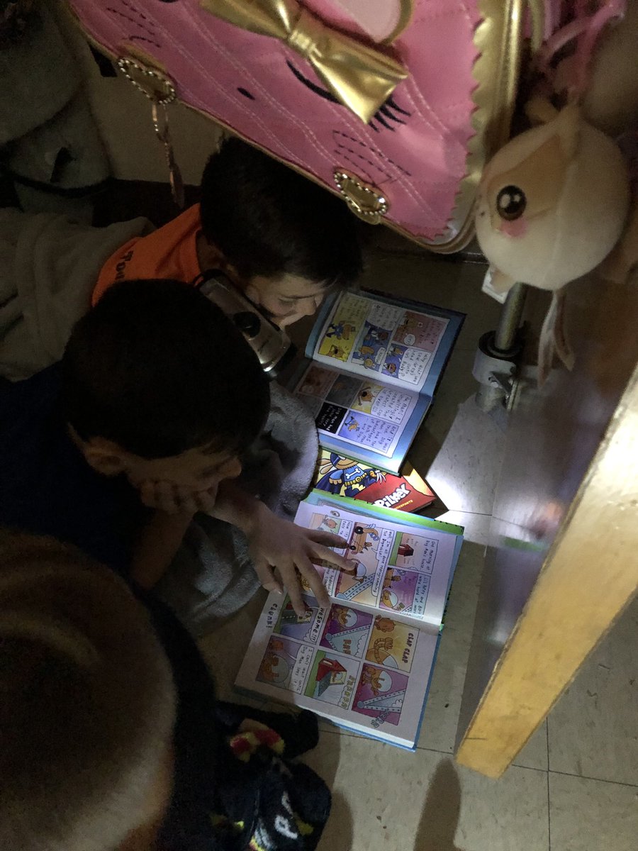 Keepingupwith2L's tweet photo. Flashlight reading! 📖🔦 https://t.co/D9btpr92UG