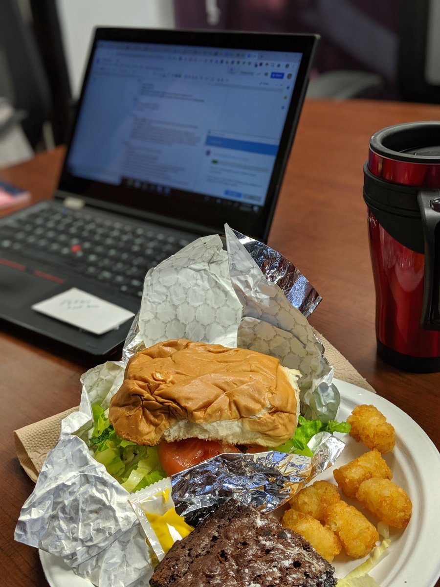 GHS_TheMAC's tweet photo. Lunch numero dos from @Pluckers. Yum! So spoiled here @ArtCraftEnt ! What a fun place to work. They are currently looking for a #TechnicalArtist so consider that career path graduates! 🐻❤️🍔 #TeacherCOOLweek #COOLweek #allinforGlenn https://t.co/oDtrNneZdo