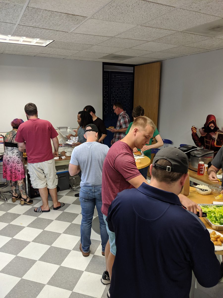 GHS_TheMAC's tweet photo. Lunch numero dos from @Pluckers. Yum! So spoiled here @ArtCraftEnt ! What a fun place to work. They are currently looking for a #TechnicalArtist so consider that career path graduates! 🐻❤️🍔 #TeacherCOOLweek #COOLweek #allinforGlenn https://t.co/oDtrNneZdo