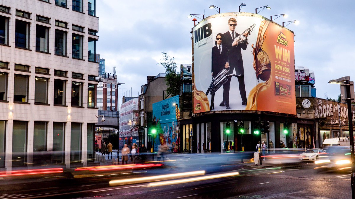 Foohcus's tweet photo. You can’t beat a banner! @MenInBlack x @reeses on @blowUPmediaUK Great Eastern Street, #Shoreditch banner https://t.co/Og9wTFDbTp