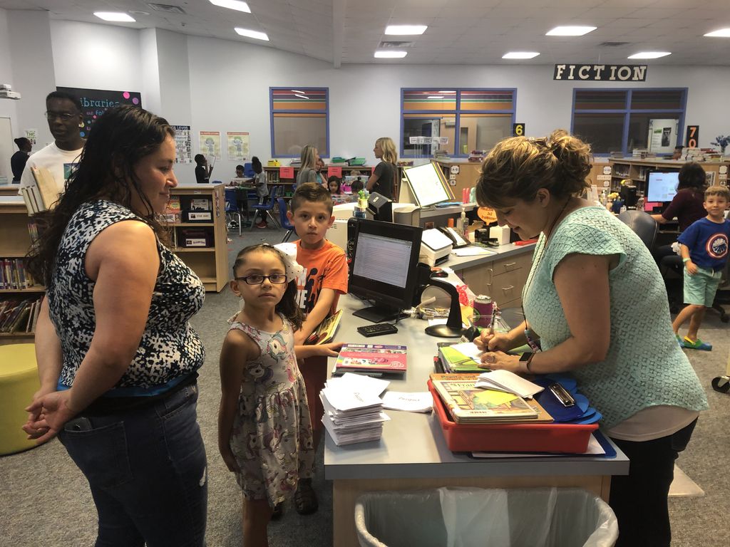 JeterElem's tweet photo. Itโs a great day to visit the library! We are open until 2, come and see us! #SummerReading #AlvinISDReads #JustReadToday https://t.co/xeTvLnypxe