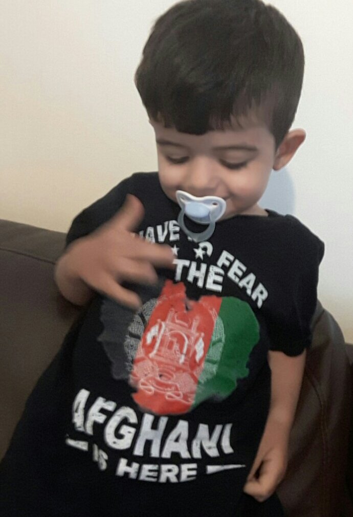 DeVos1998's tweet image. Boodschap van mijn Belgisch/Turks/Afghaans kleinkind aan de achterban van @vlbelang @de_NVA @tomvangrieken @FDW_VB @FranckenTheo 
Dit is de #nextgeneration : #multiculturele mix
#samenleven
"HAVE NO FEAR, THE BELGOTURKAFGHANI IS HERE"
#tshirt ❤❤❤