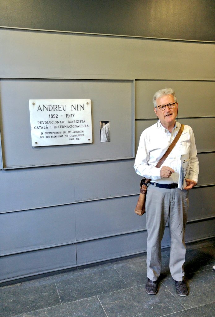 Tinet2puntzero's tweet photo. Aquest matí hem recorregut els espais de la Rambla per on va transitar George Orwell i que apareixen a la cèlebre obra 'Homenatge a Catalunya'. Un plaer de visita de la mà del professor Fernando Casal. Gràcies #DiaOrwell! https://t.co/2jzngysXJU