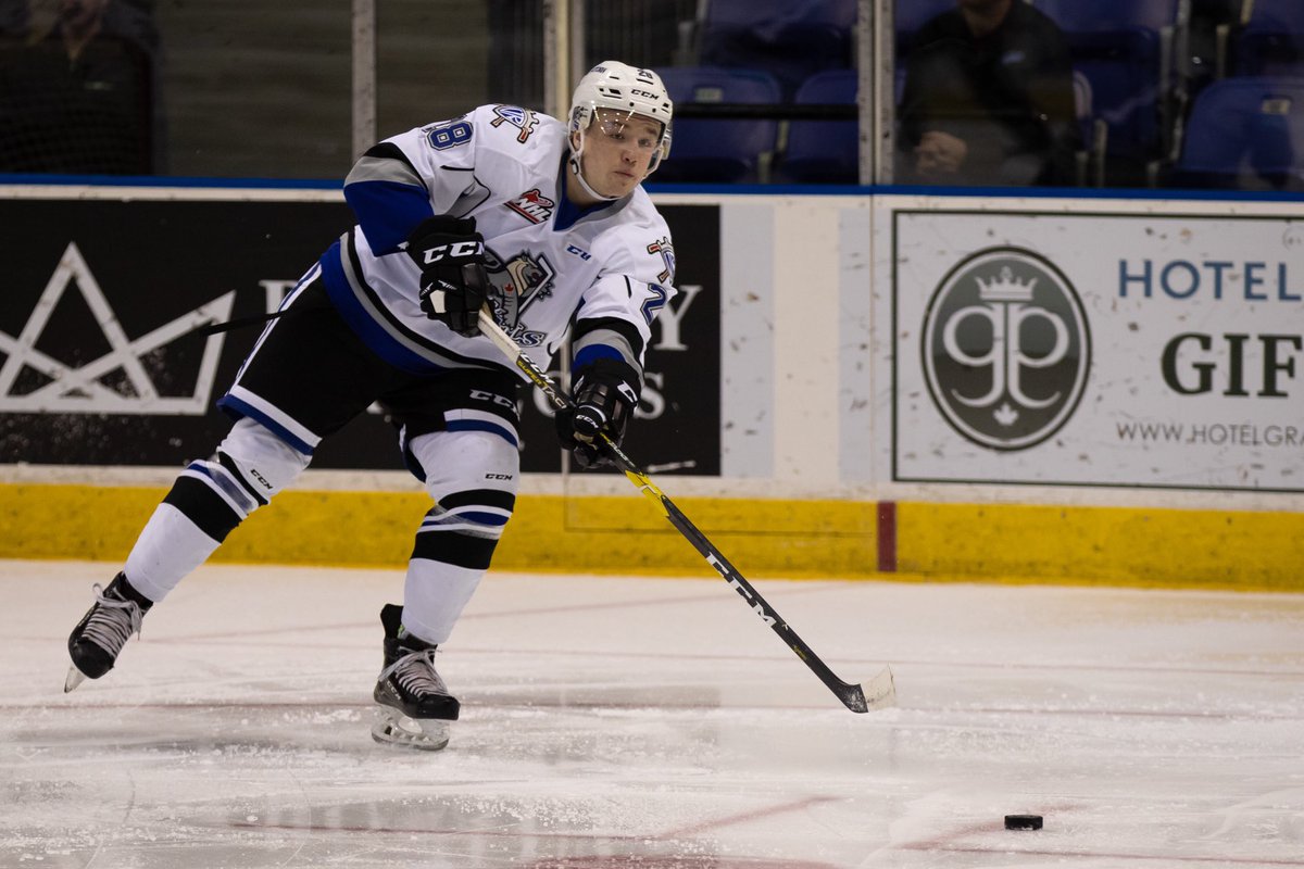 ROSTER MOVE: The Swift Current Broncos have claimed 1999 born defenceman Jake Kustra off waivers. Kustra has four seasons of <a href="/TheWHL/">Western Hockey League</a> experience between Victoria and Saskatoon. 
📸 Jay Wallace