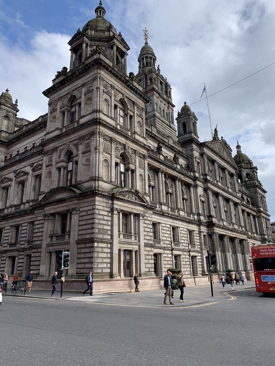 KnittedLibrary's tweet photo. George Square in Glasgow is excellent. I got to see one of the Oor Wullieโs, part of a public art trail. Also Queen Victoria with a seagull perched on her head (not very dignified) #EBLIP10 https://t.co/iEVZBsf3RH