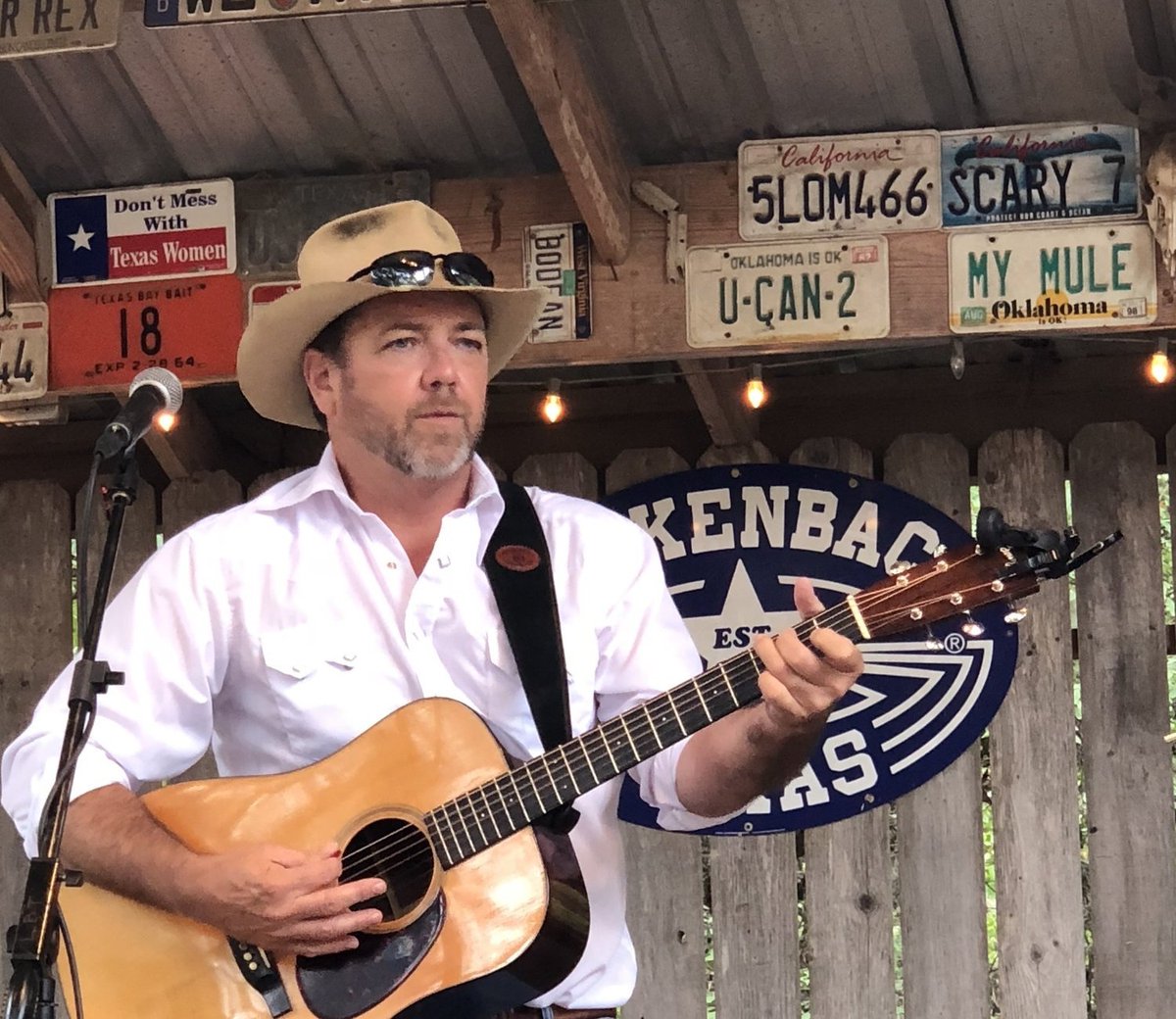 JeannieBCountry's tweet photo. #nowplaying I’ve had numerous requests to play #DanWest and this track ‘I Miss Texas’ on @MeridianFM #countrymusic #countryradio  PS I miss Texas too! I’ll be back soon though. https://t.co/0uY2AcHAhy