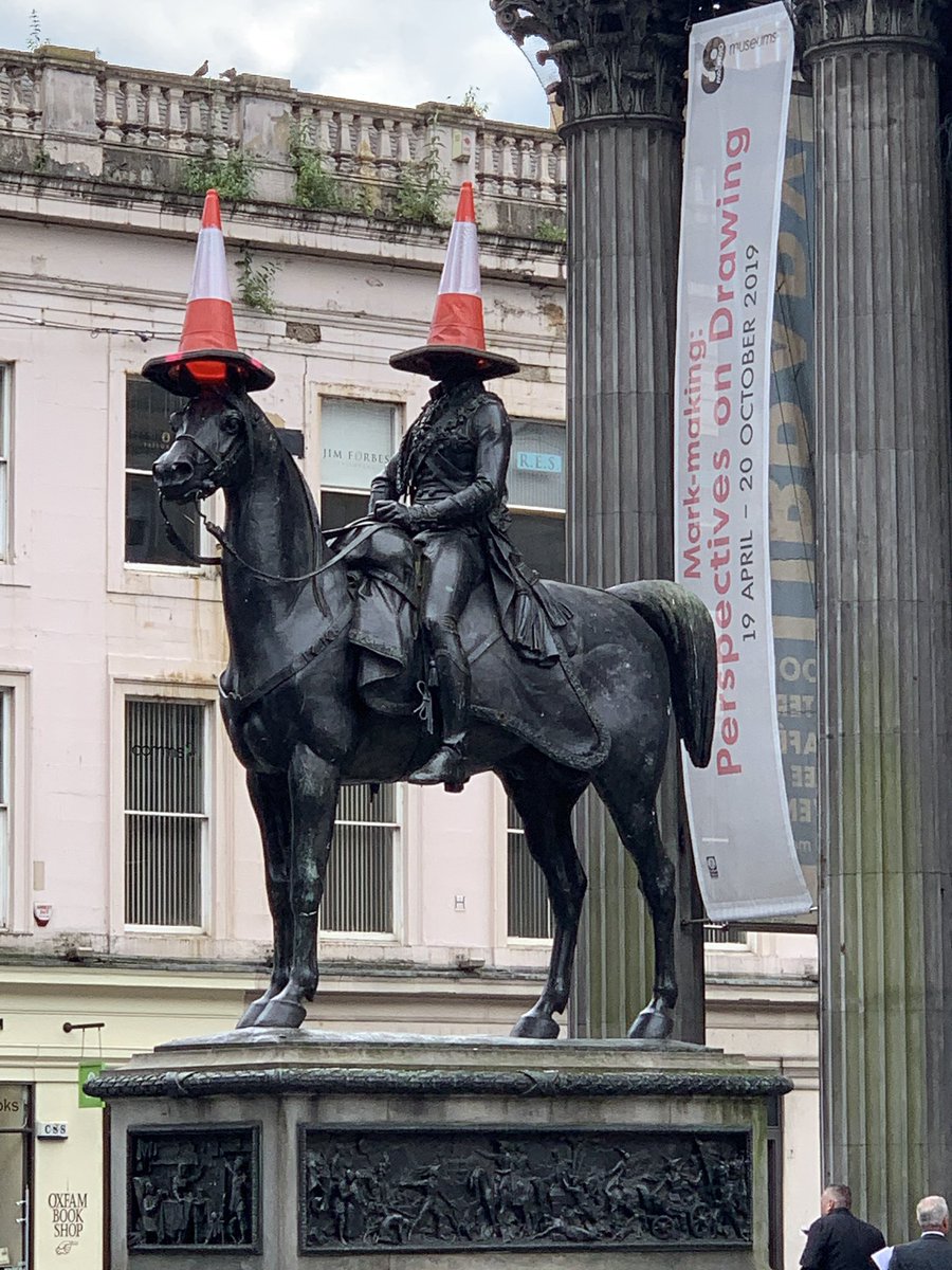 KnittedLibrary's tweet photo. I rounded off my mini tour of Glasgow with a visit to a statue of the Duke of Wellington nicknamed the โconeheidโ #EBLIP10 https://t.co/Nf6LtAgBzH