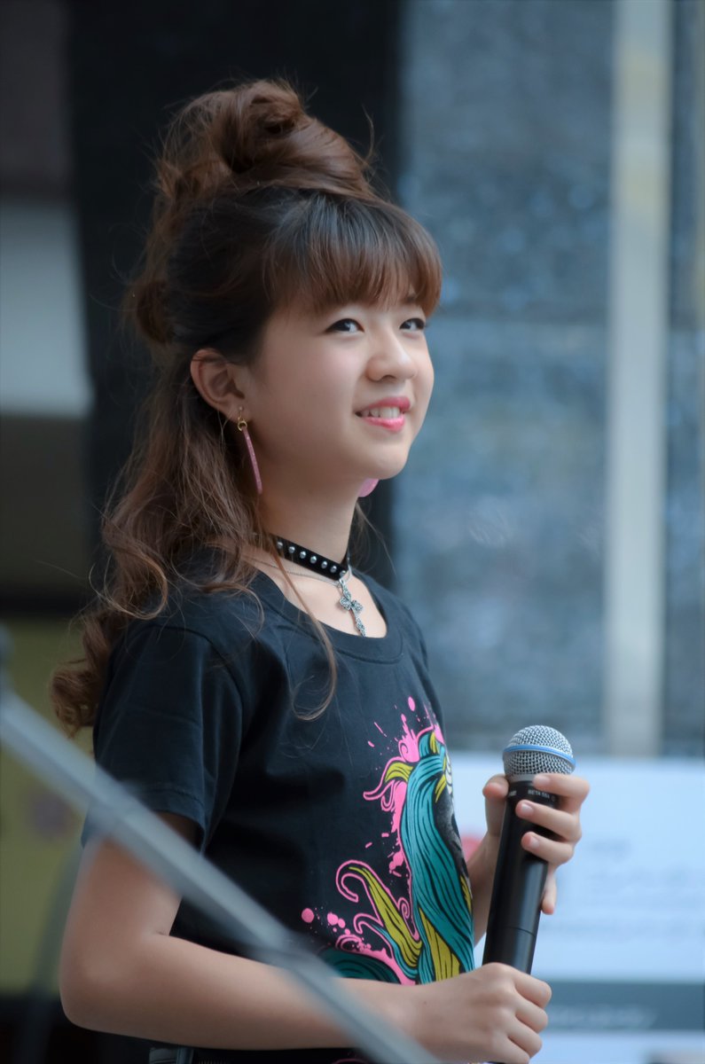 iexps57's tweet photo. 😃#ひなた ちゃん in🎤#IDOL_ZIP Vol.3@#あべの #ルシアス 1F #Aステージ 2019.6.9

😍#ロック #スタイル #コーデ #シルバークロス 🦄#ユニコーン #Tシャツ #巻き髪 #自然光 #キャッチライト #ステージ写真📷

🐤#陽愛 #hinata #JS6 #モデル系シンガー #TikToker🐥#ぴよぴよ2🐥
#とにかくフォロー #RT https://t.co/KVRNoNGhtS