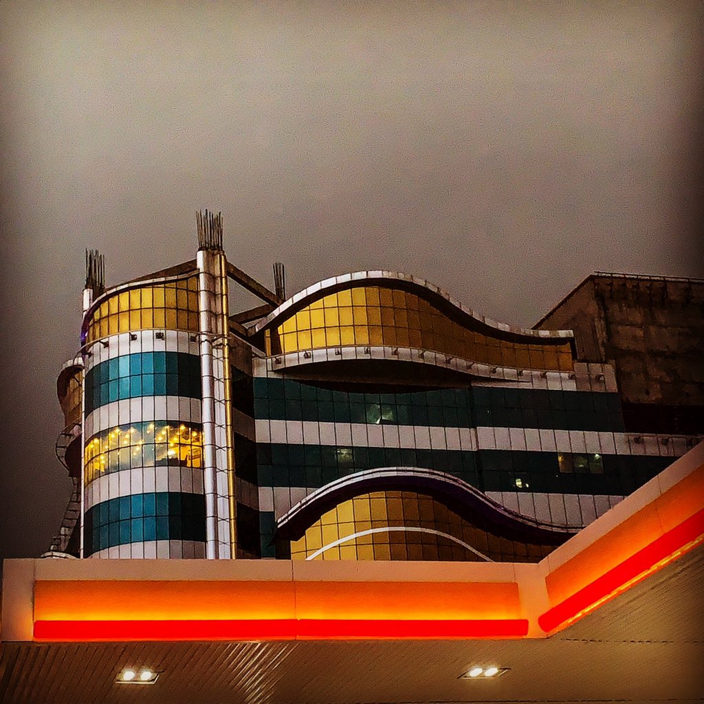 NadiaSuleman's tweet image. When you are at petrol pump and you look up...
#rain #Islamabad #OfCourseFilter
