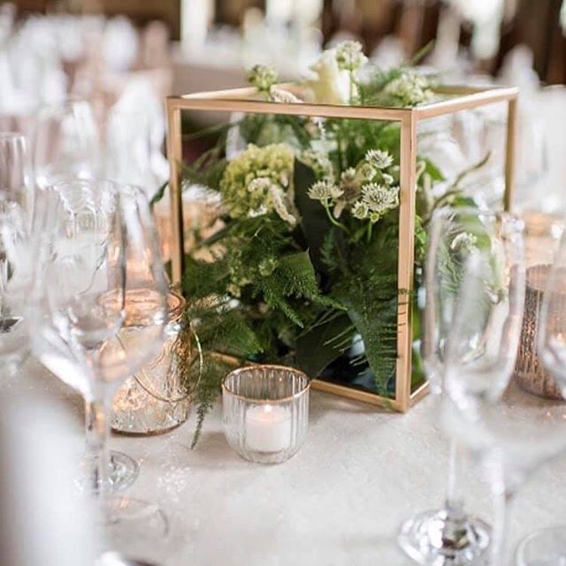 How gorgeous are these gold framed centrepieces?! Love them. They look so elegant with florals and tealights to add some candlelight.
.
#Venuestylist #yorkshireweddings #venuestyling #weddingstylist #ambiencevenuestyling #bridetobe #venuedecor #weddings … bit.ly/2ISqrUM