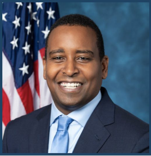 citizensclimate's tweet photo. Two new cosponsors have signed on to the bipartisan Energy Innovation Act! @RepJoeNeguse and @RepDannyDavis support a #PriceOnPollution to drive America's emissions down.

Is your representative a cosponsor of this important climate bill? See the list at https://t.co/7OFiKLZW7M. https://t.co/FzHDO8Du6k