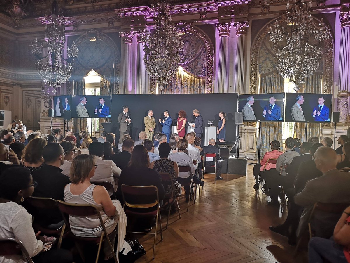 diversites2020's tweet photo. Tout au long de la soirée, découvrez les portraits de 6 jeunes de la région lyonnaise dont le parcours inspirant fait échos à la diversité. Ils se voient ce soir, décerner les Palmes du Civisme et de la Citoyenneté 🏆 
#diversites2019 #diversitesetentreprises https://t.co/T0wimIx5DN