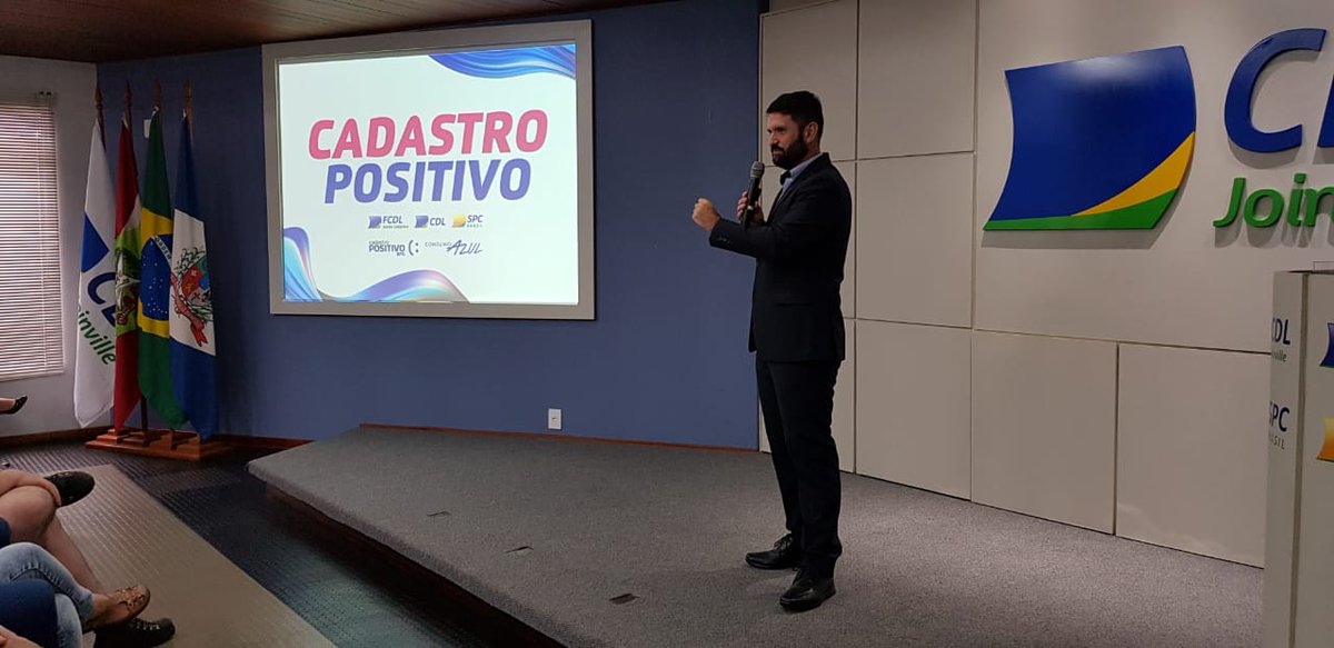 vmsvaldemir's tweet photo. Hoje na assembléia plenária da CDL de Joinville tive o privilégio de ministrar palestra sobre o cadastro positivo.
#cadastropositivo 
#spc 
#spcsc 
#cdl
#cdljoinville https://t.co/xjlSk19E05