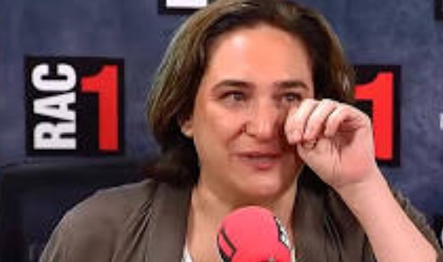 jjvidal1's tweet photo. @LaRepublicaCat @AdaColau @joanpuig #FrauColau disposada a votar amb Cs per lliurar la Diputació de BCN al PSOE.
En pocs dies la Diva completarà la jugada de l’Ajuntament, votant com a presidenta de la Diputació a Núria Marín.
Desprès unes llagrimetes i una altre bandera amb llaços i marxando.
#Comuns155 https://t.co/1jbRpKdk0E
