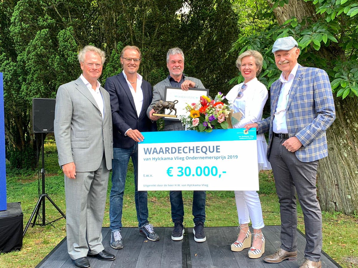 DoetsElske's tweet photo. Prachtige zeer innovatieve winnaar #duraflow. Koeling van #serverruimtes zonder #elektriciteit gebruik. Gat in de markt. Dankbaar dat ik als #jurylid een bijdrage aan deze #ondernemersprijs mocht geven. https://t.co/wOH7gNfDas