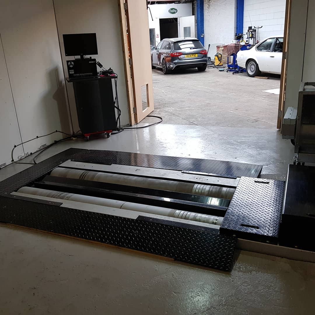 Sunjay_Vara's tweet photo. New rolling road dyno at #varatechnik #jabbasport #emeraldecu #rollingroad https://t.co/Po3h7ZDDTC