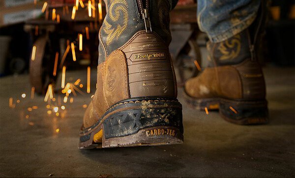 lehighoutfitter's tweet photo. If you're looking for a lightweight work boot with one tough sole, you need the Carbo-Tec LT! https://t.co/zU0Jmd7VYT https://t.co/YB7tKy5Edo